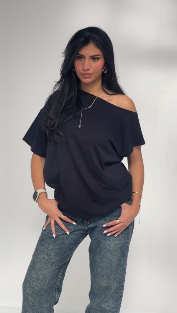Asia offshoulder black shirt